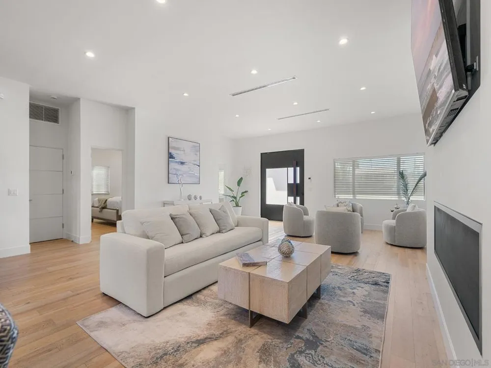 4386 NEWPORT AVE San Diego, CA 92107