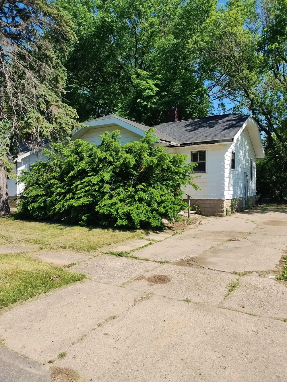2110 Wolcott Street Flint, MI 48504