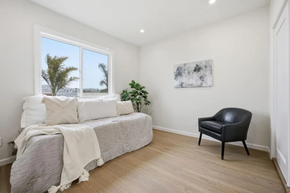 518 Athens Street San Francisco, CA 94112