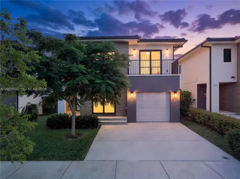 205 NW 12th Ct