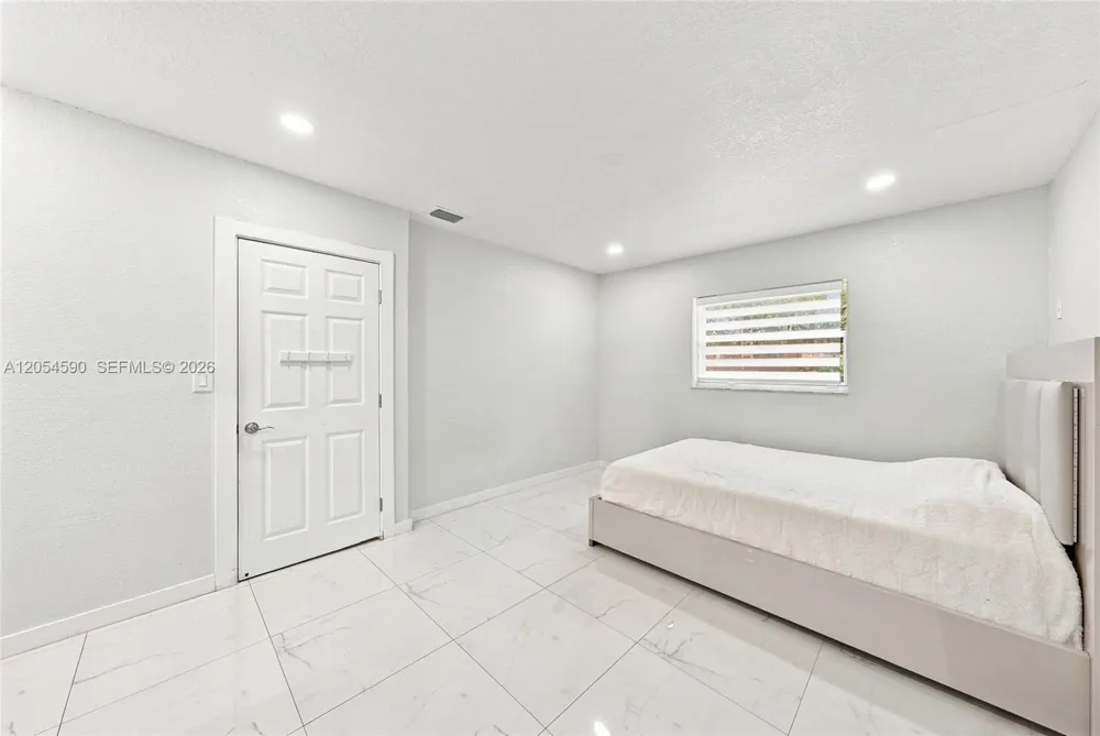 5632 SW 36th Ct West Park, FL 33023