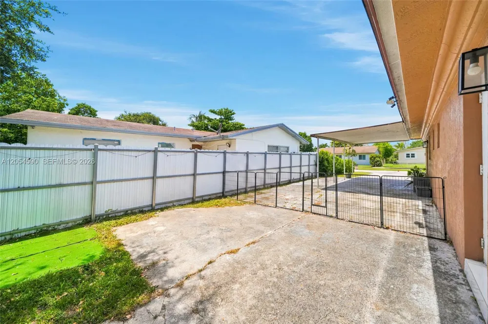 5632 SW 36th Ct West Park, FL 33023