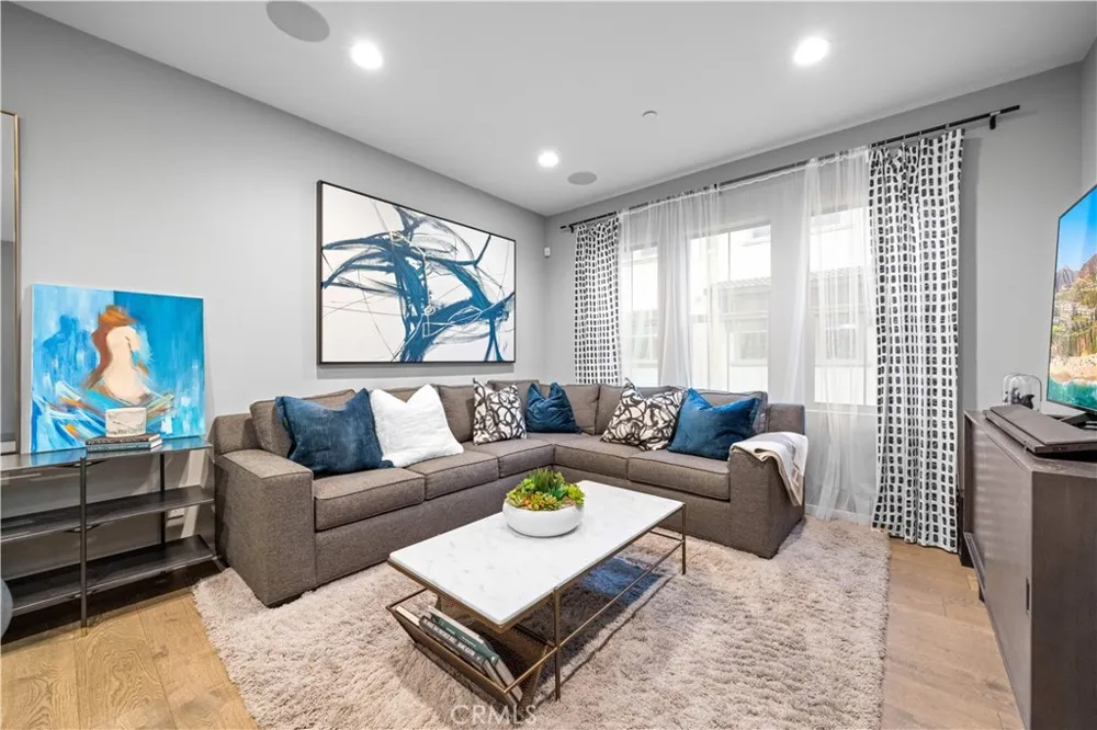 207 Winterbrook Lake Forest, CA 92610