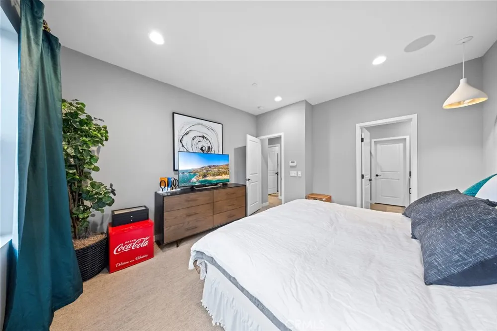 207 Winterbrook Lake Forest, CA 92610