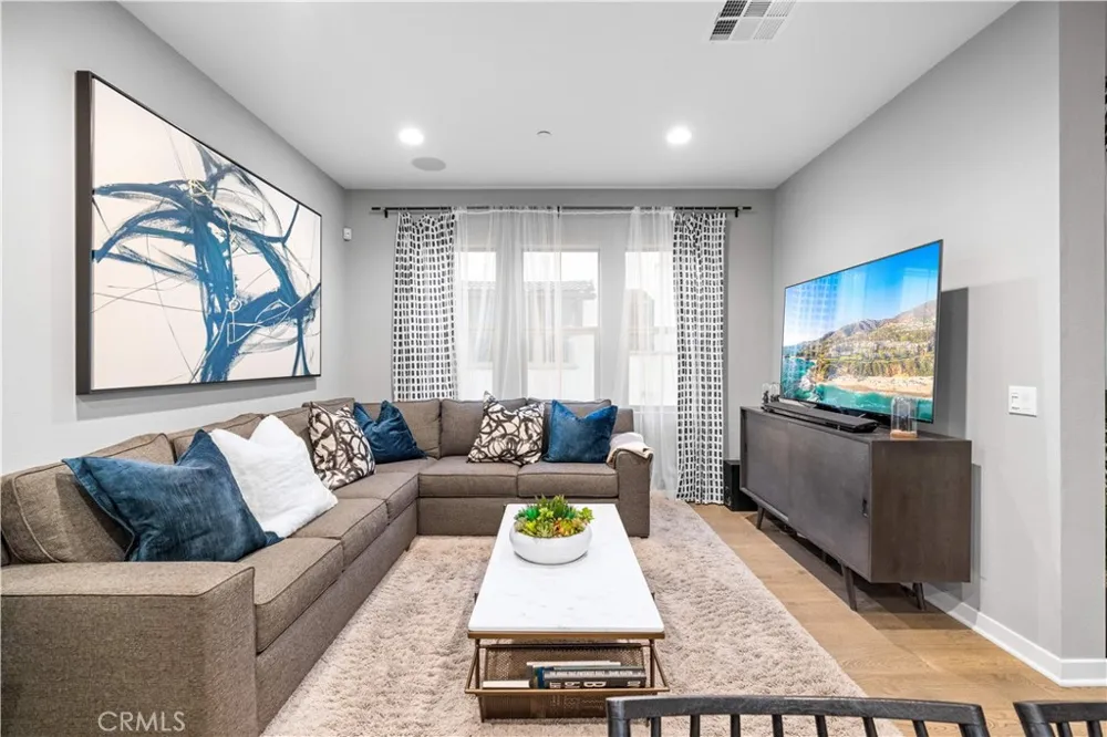 207 Winterbrook Lake Forest, CA 92610