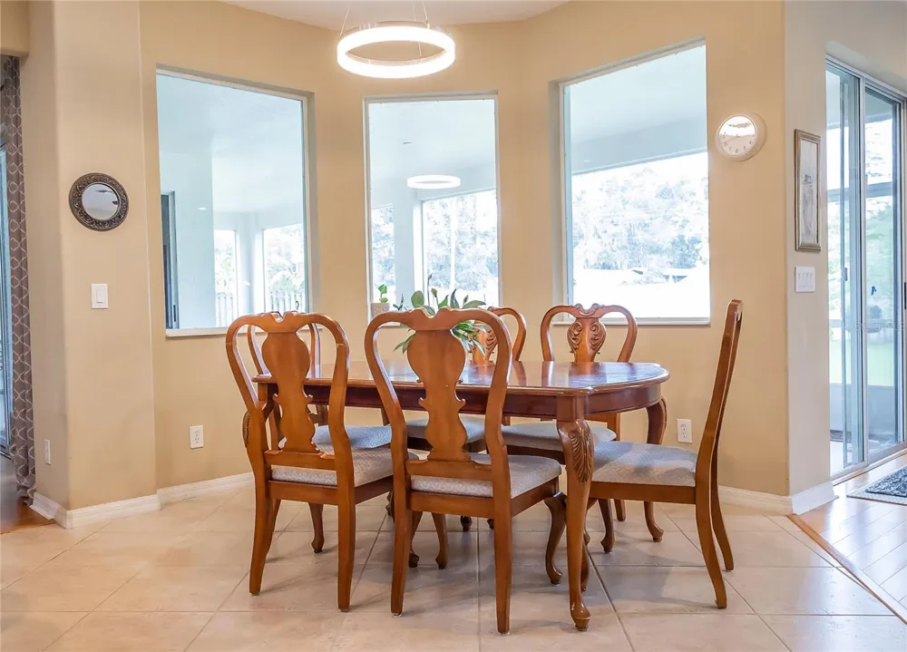 307 CARRIAGE OAK PL Seffner, FL 33584