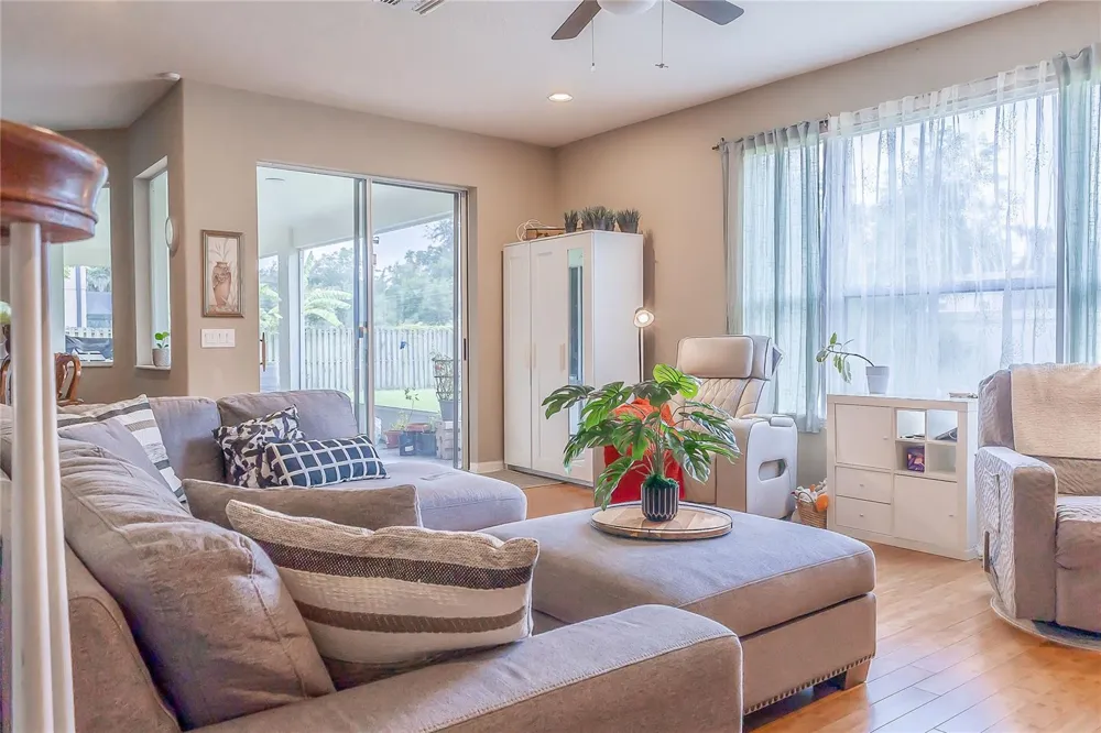 307 CARRIAGE OAK PL Seffner, FL 33584