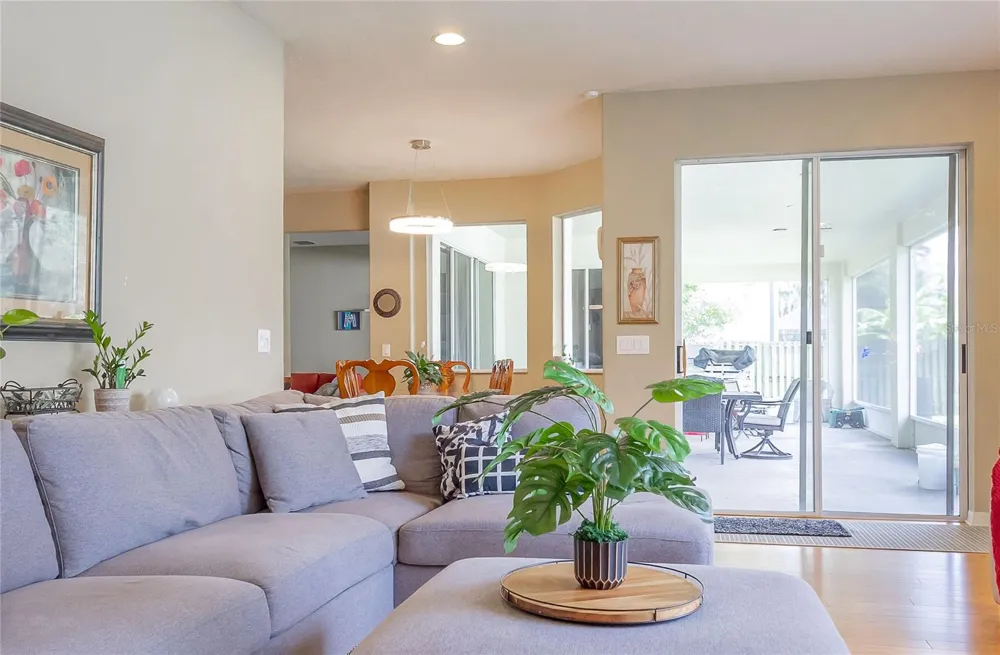 307 CARRIAGE OAK PL Seffner, FL 33584