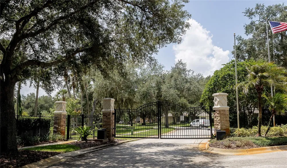 307 CARRIAGE OAK PL Seffner, FL 33584
