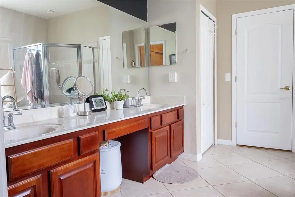 307 CARRIAGE OAK PL Seffner, FL 33584
