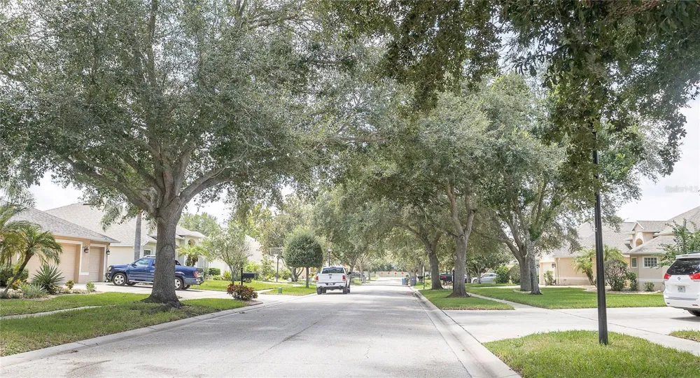 307 CARRIAGE OAK PL Seffner, FL 33584