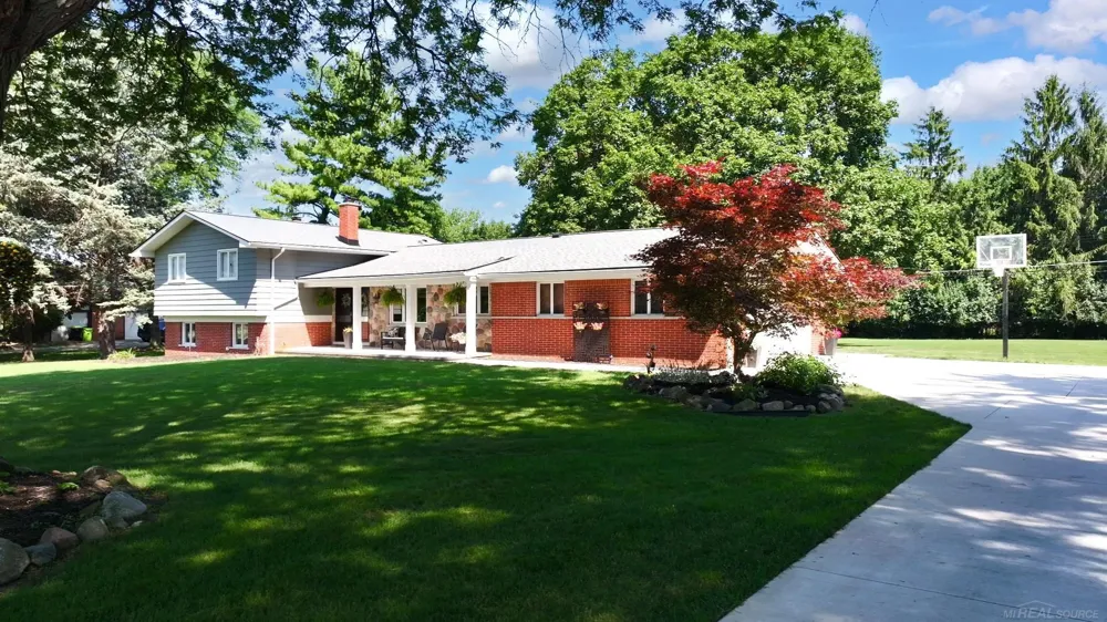 41306 Llewelyn Court Northville City, MI 48167