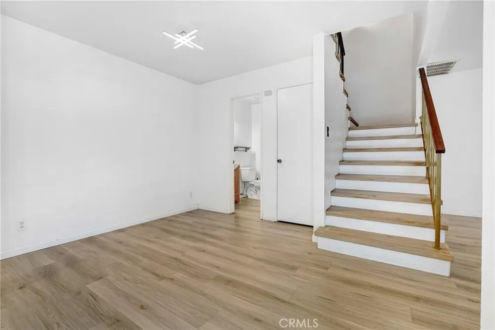 7301 Lennox Avenue #D13 Van Nuys, CA 91405