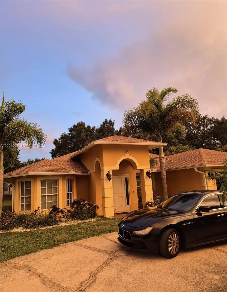 4856 ARCHIE LN Other City - In The State Of Florida, FL 33905