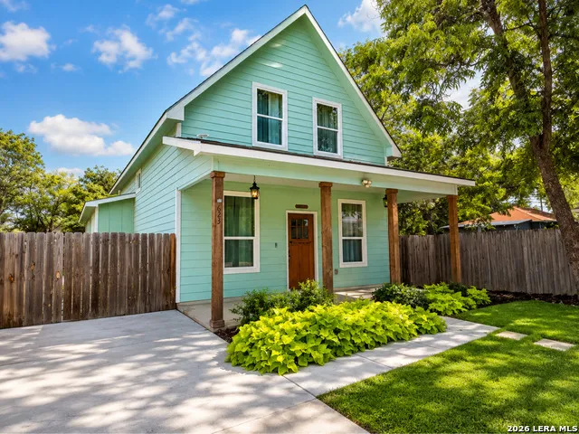 623 Saint Charles San Antonio, TX 78202