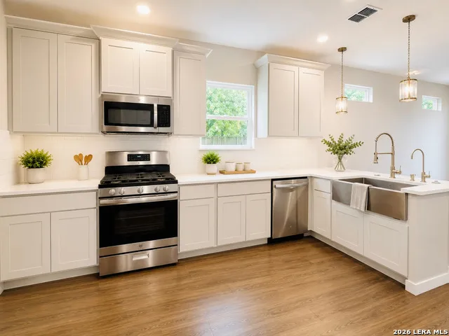623 Saint Charles San Antonio, TX 78202