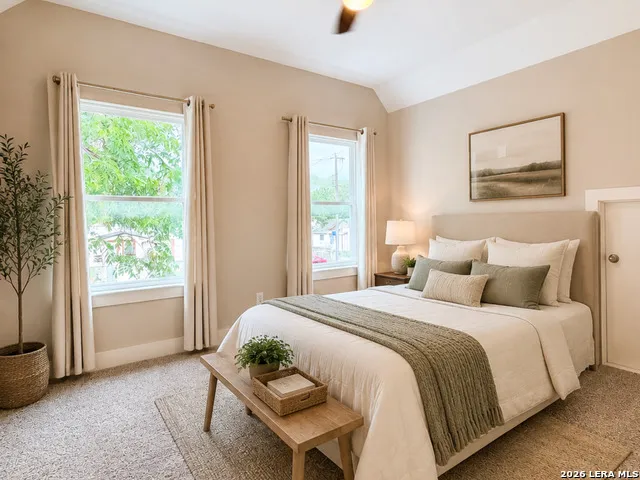 623 Saint Charles San Antonio, TX 78202