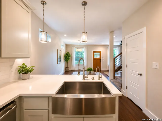 623 Saint Charles San Antonio, TX 78202
