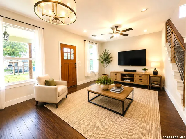 623 Saint Charles San Antonio, TX 78202