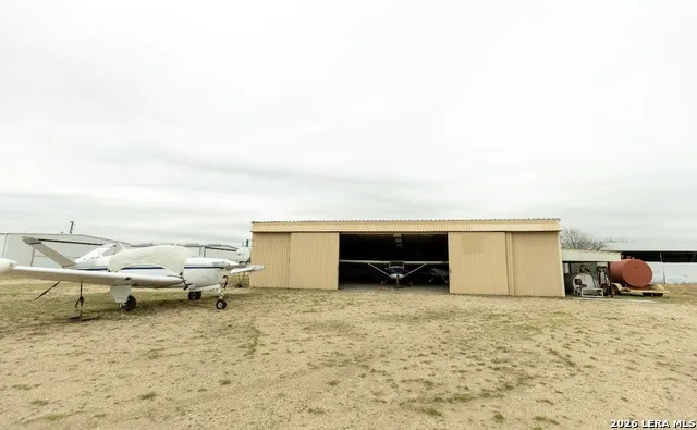 120 Vagabond Marion, TX 78124