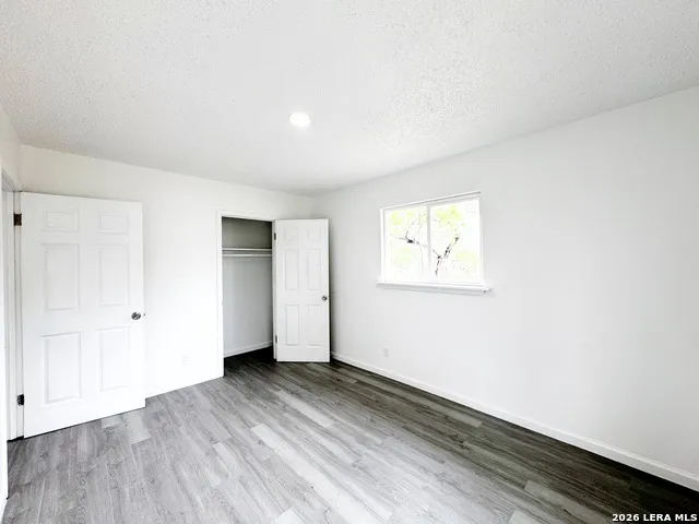 501 CORLEY DR Devine, TX 78016