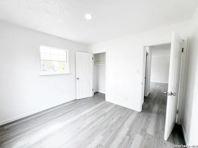 501 CORLEY DR Devine, TX 78016