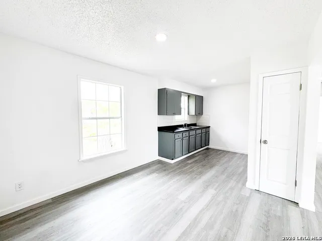 501 CORLEY DR Devine, TX 78016