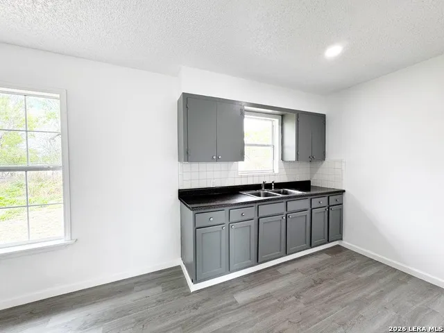 501 CORLEY DR Devine, TX 78016