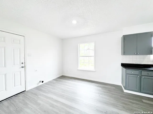 501 CORLEY DR Devine, TX 78016