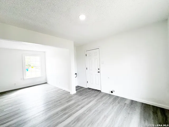 501 CORLEY DR Devine, TX 78016