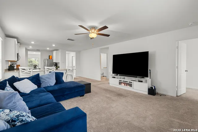 15311 Nest Jct Von Ormy, TX 78073
