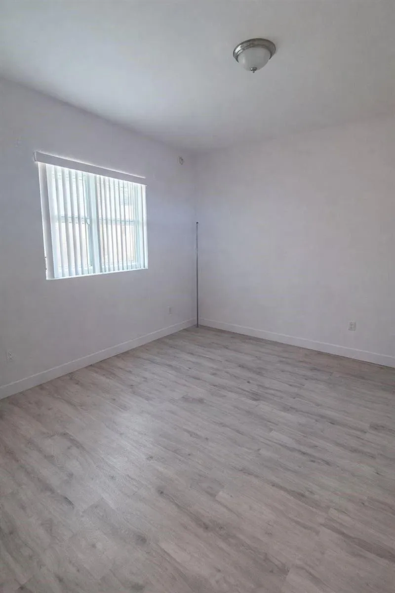 14951 ROYAL OAKS LANE #1607 North Miami, FL 33181