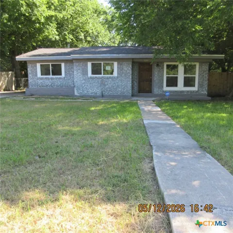 226 W Robin Lane