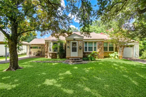 2206 Oaklawn Drive