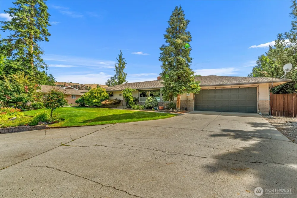 1677 Eastmont Avenue East Wenatchee, WA 98802
