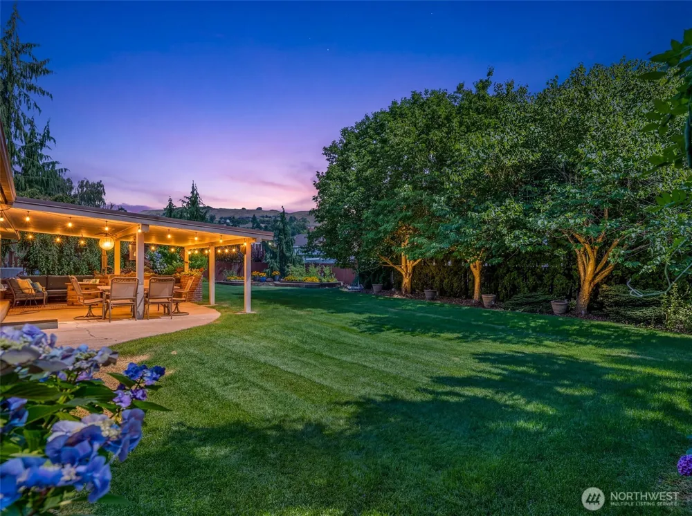 1677 Eastmont Avenue East Wenatchee, WA 98802