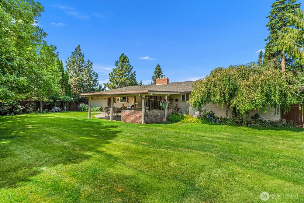 1677 Eastmont Avenue East Wenatchee, WA 98802