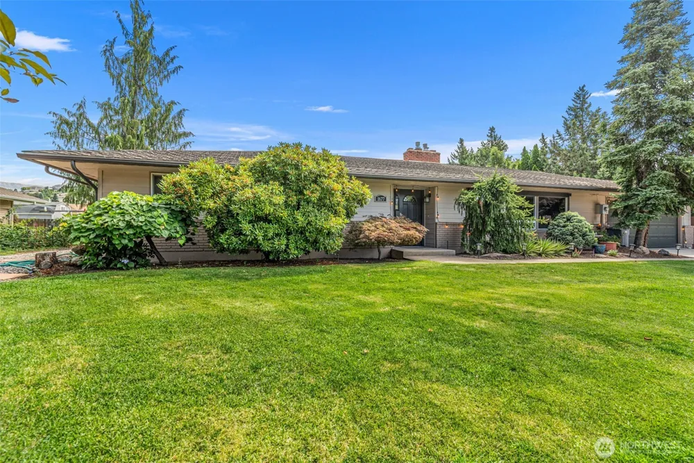 1677 Eastmont Avenue East Wenatchee, WA 98802