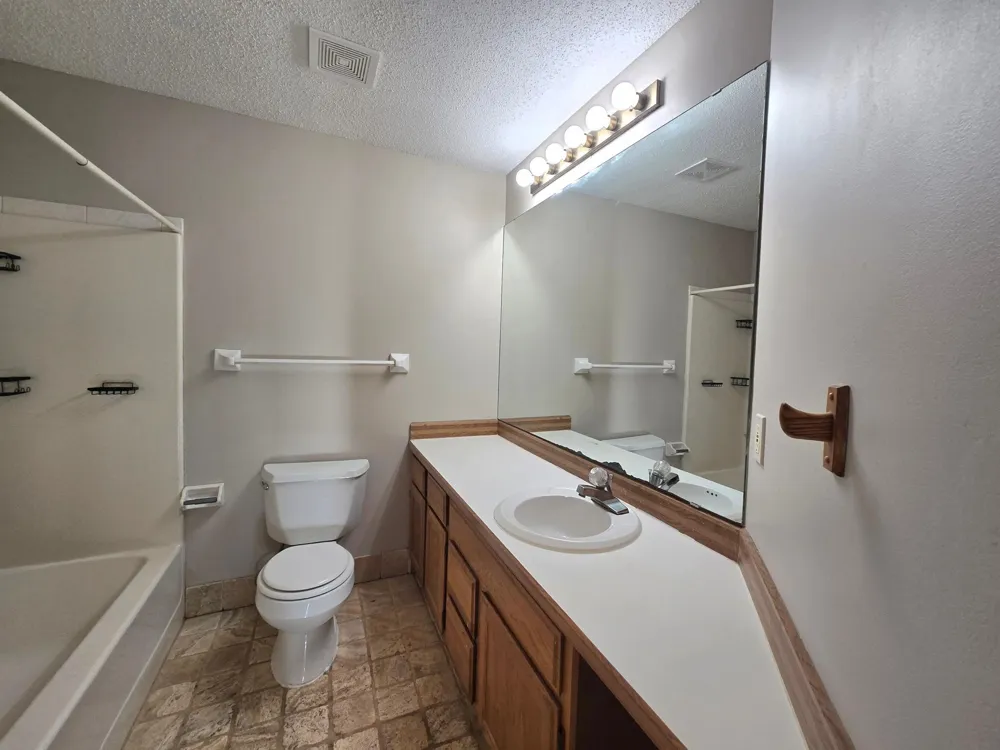 3545 Blue Jay Way #107 Eagan, MN 55123