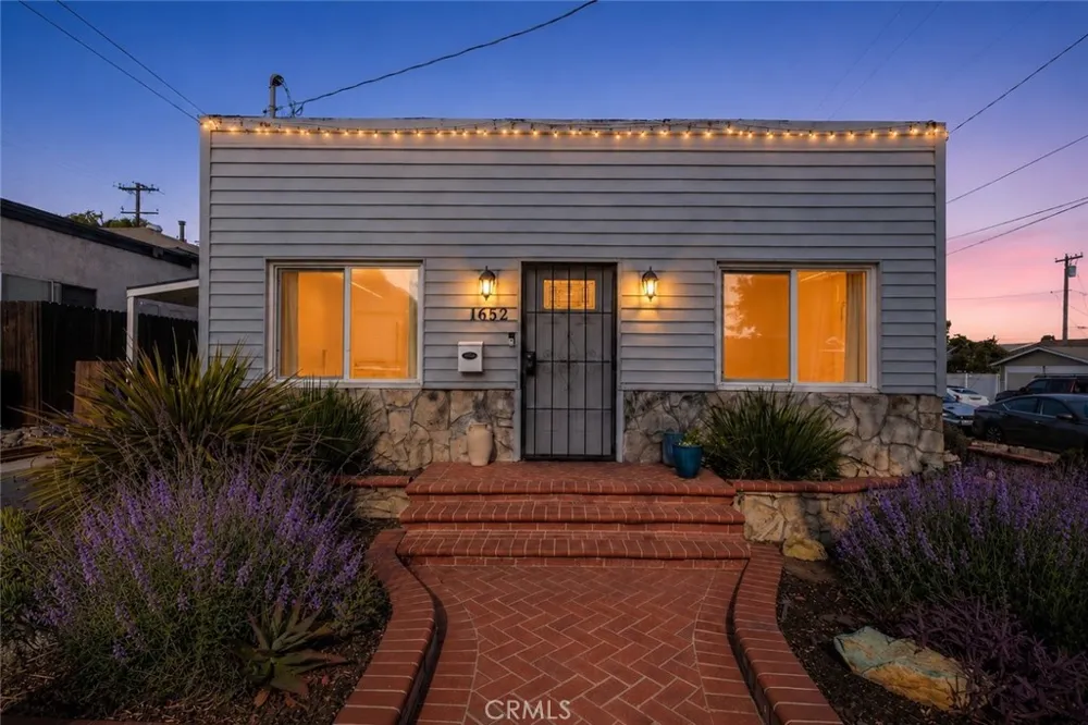 1652 Loma Avenue Long Beach, CA 90804
