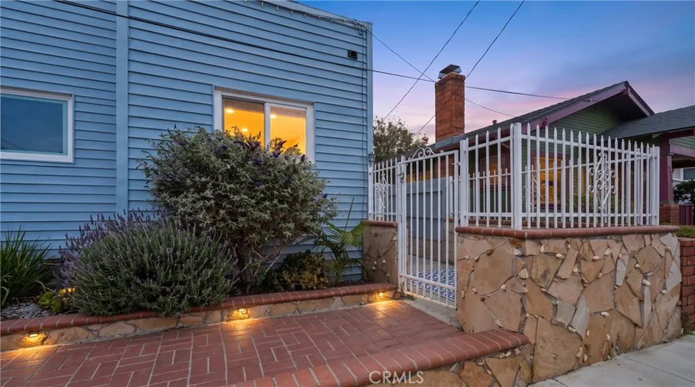 1652 Loma Avenue Long Beach, CA 90804