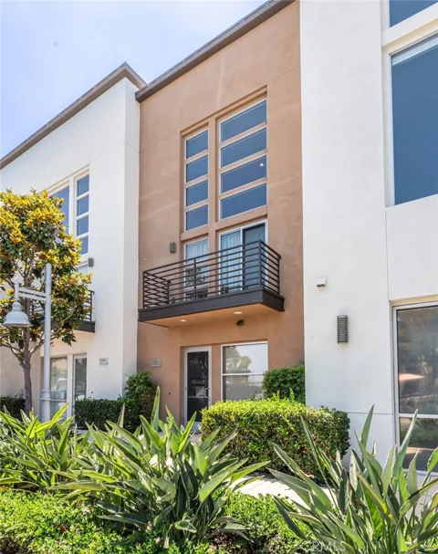 1540 W Artesia Square #D