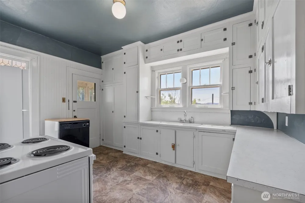 297 NE Washington Avenue Chehalis, WA 98532