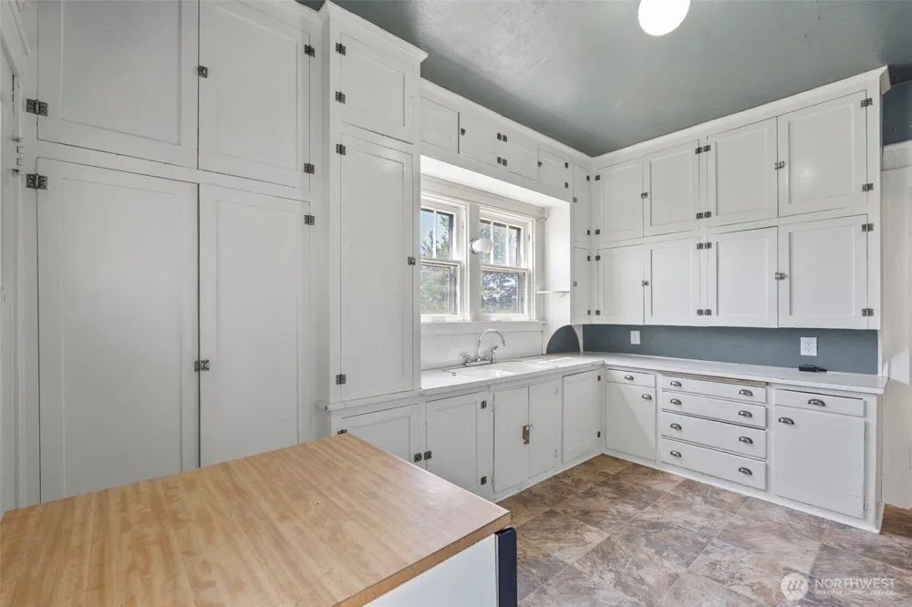 297 NE Washington Avenue Chehalis, WA 98532