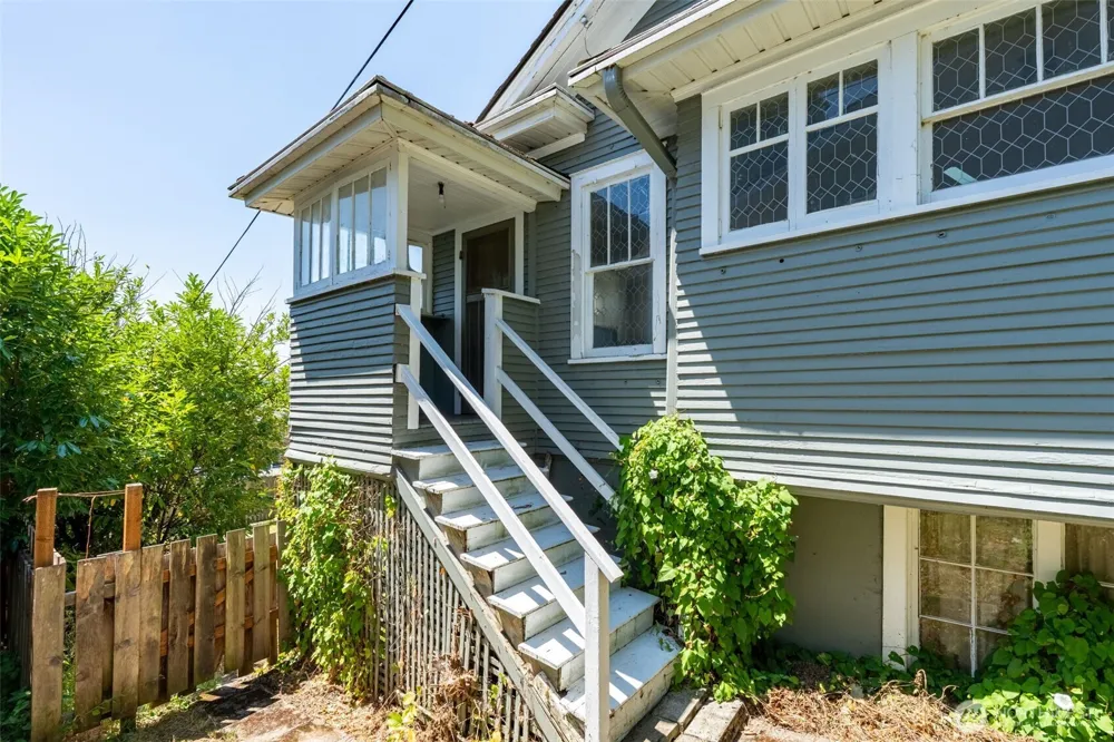 297 NE Washington Avenue Chehalis, WA 98532