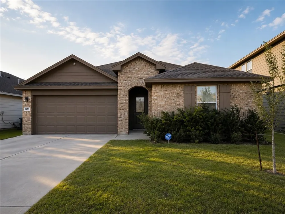 1417 Maverick Sinton, TX 78387