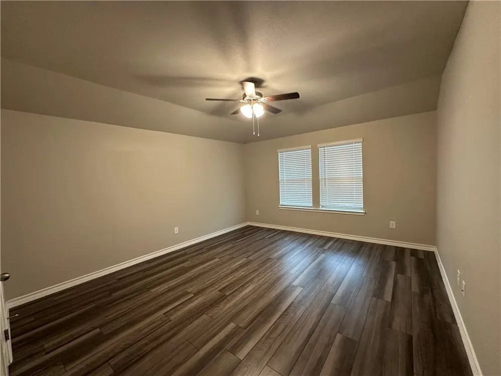 1417 Maverick Sinton, TX 78387