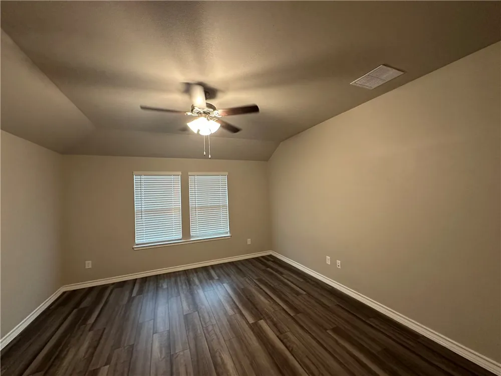 1417 Maverick Sinton, TX 78387