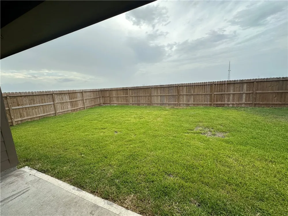 1417 Maverick Sinton, TX 78387