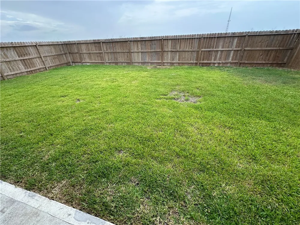 1417 Maverick Sinton, TX 78387